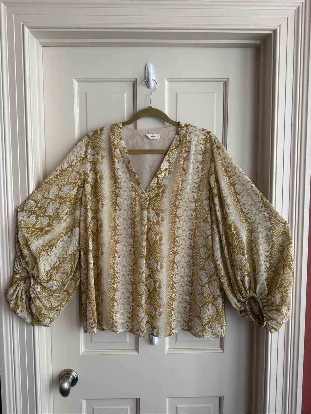 entro Cream and Gold Snake-Print V-Neck Balloon-Sleeve Blouse